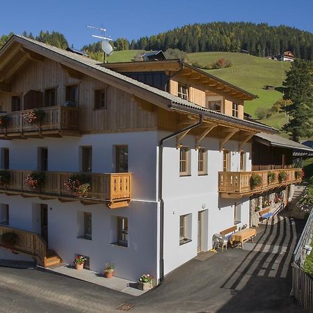 Appartments Jagerhof Braies  Buitenkant foto