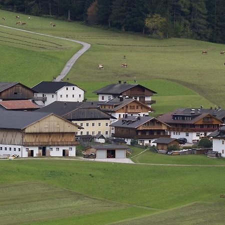 Appartments Jagerhof Braies  Buitenkant foto
