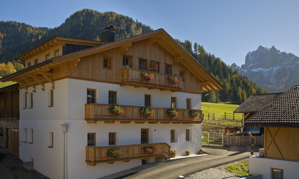 Appartments Jagerhof Braies  Buitenkant foto