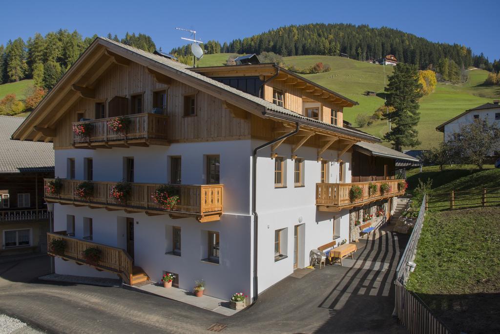 Appartments Jagerhof Braies  Buitenkant foto