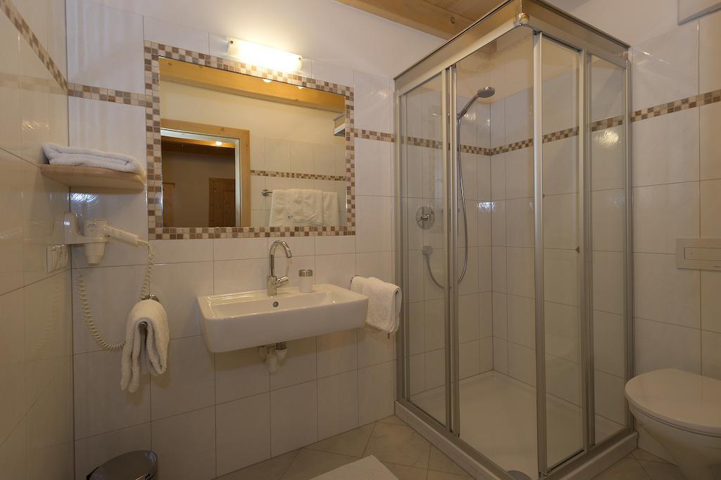 Appartments Jagerhof Braies  Kamer foto
