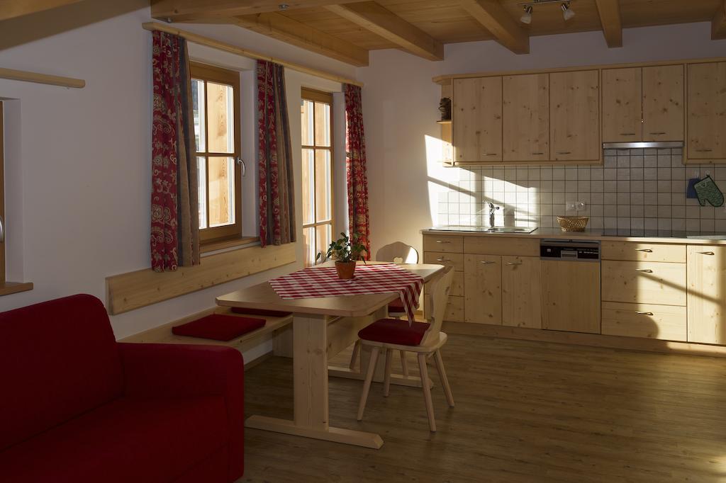 Appartments Jagerhof Braies  Kamer foto